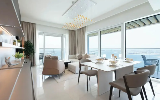 KeyRock - Grand Bleu Apt with Palm View