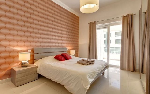 Luxury Apartment IN Fort Cambridge With Pool