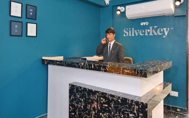 Silverkey Medanta Sec 38 By OYO Rooms