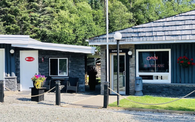 Mystic Isle Motel