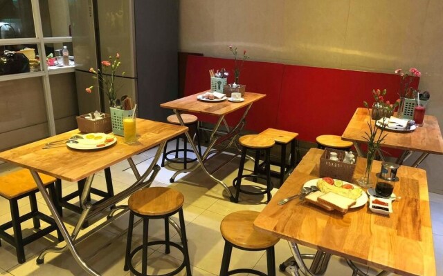 RedDoorz Plus @ Pham Ngu Lao 2