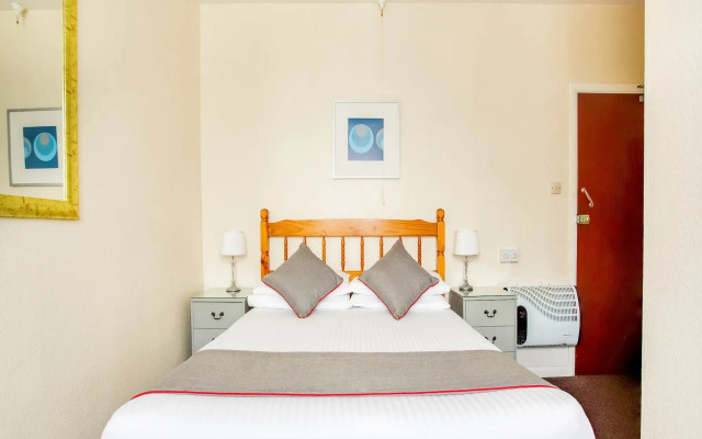 OYO Godolphin Arms Hotel