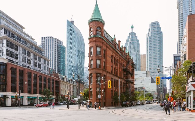 QuickStay - Elegant & Modern Condo, CN Tower Views