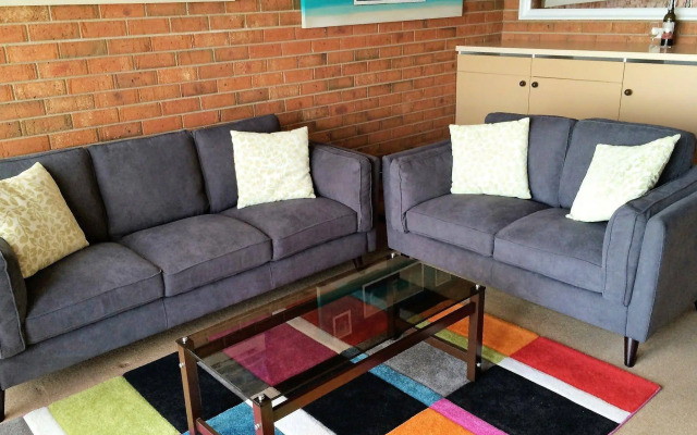 Pacific Heights Holiday Apartments and Munn’s Tower House