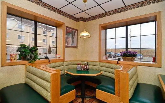 Best Western Napoleon Inn & Suites