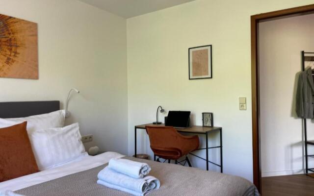 Holiday Business Apartment I 2,5 room I 60qm I Highspeed WLAN l near City and Fair I Automobil und Tech-Company