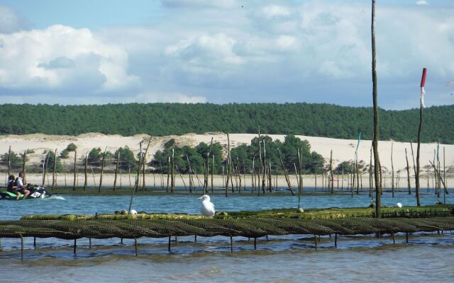 Charming Holiday Home in La Teste-de-buch With Swimming Pool