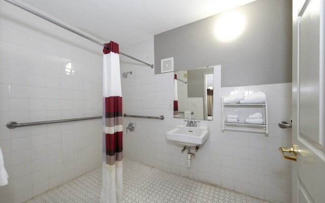 Red Roof Inn Arlington - Entertainment District