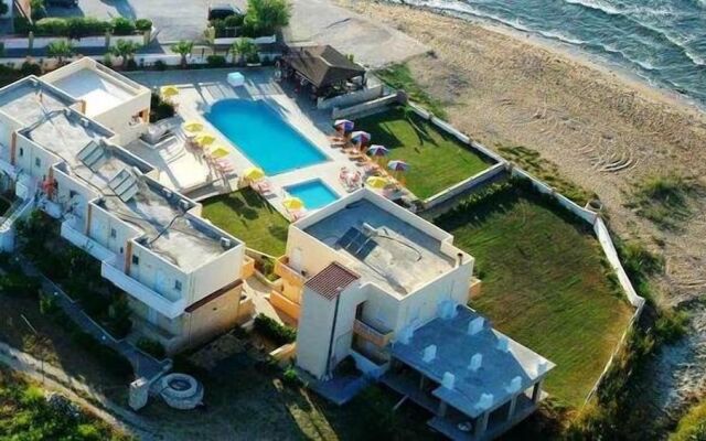 Chrisanna Apartments & Studios