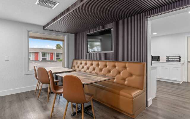 Super 8 by Wyndham Kissimmee-Orlando