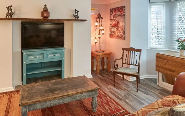 Host Stay In The Key Of Sea