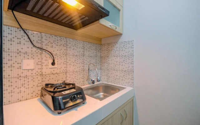 Comfort 1Br At Royal Heights Apartment