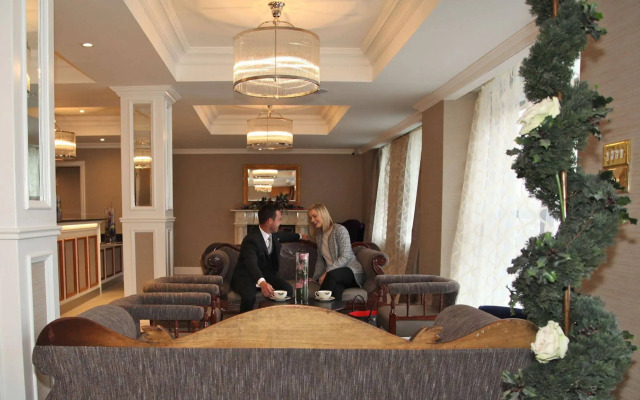 Royal Hotel