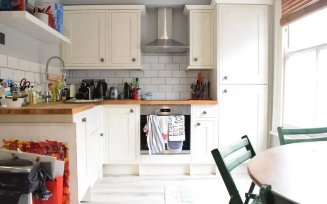 1 Bedroom Ladbroke Grove Flat