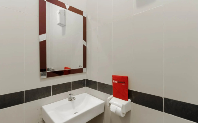 RedDoorz near Exit Toll Bogor