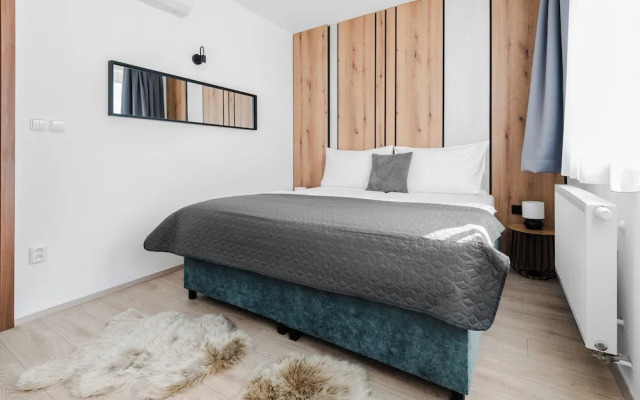 No. 28 Rooms & Apartments