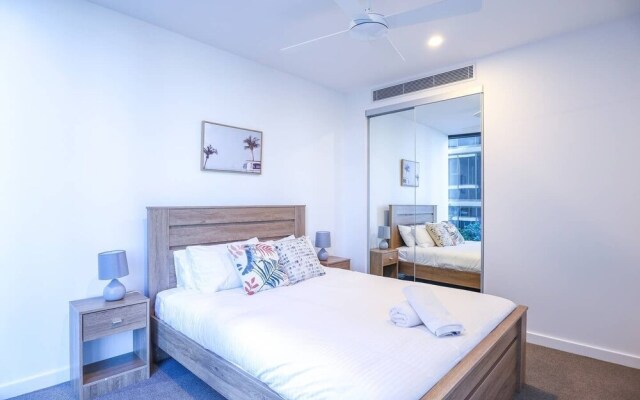 Stylist 2 Bedrooms Apartment With Pool/gym/parking