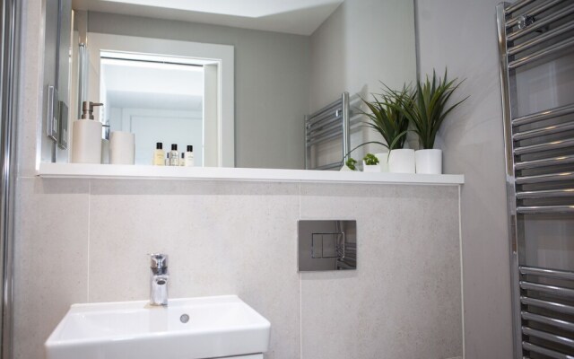 Modern City Centre Apartment - Roof Garden