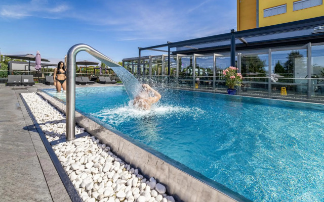 Hotel Aura Design & Garden Pool