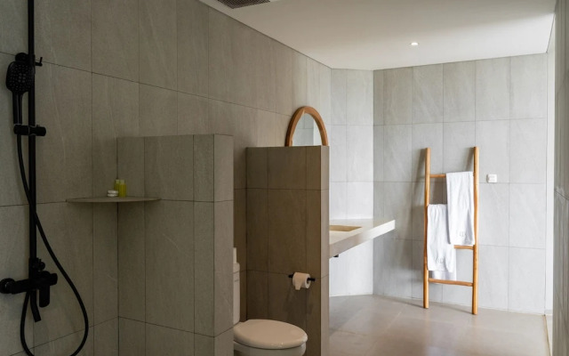 JadenHill CityView 8BR Villa Heated Pool+Movieroom