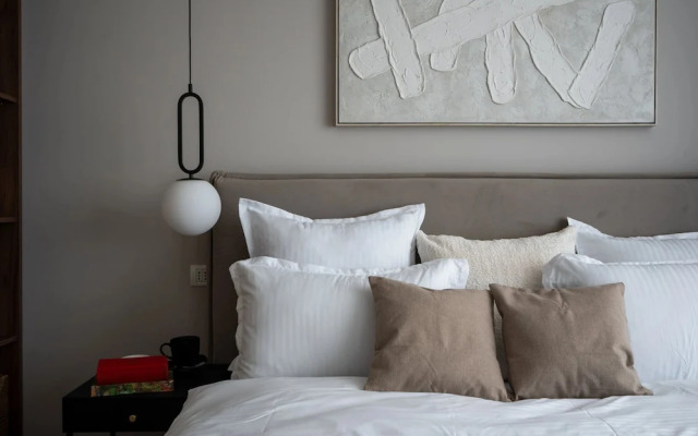 Views of all the Palaces 2BR Stunner