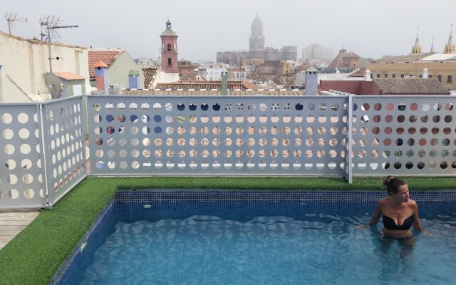 Calle Carretería & Pool
