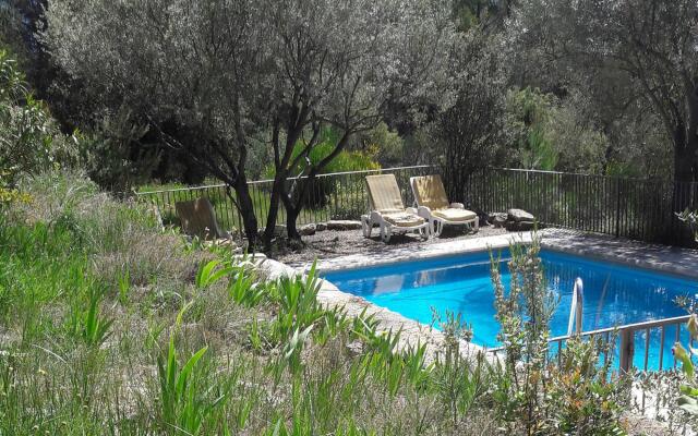 Cozy holiday home in Saint-Antonin-du-Var with large pool