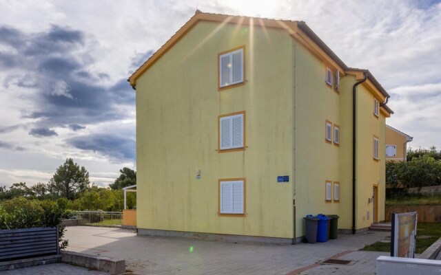 Nice Home in Cizici With Wifi and 2 Bedrooms
