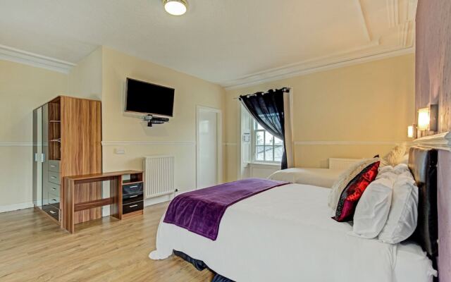 The Kinloch Arms Hotel