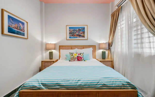 Chic Apartment Pool Parking in Central Condado