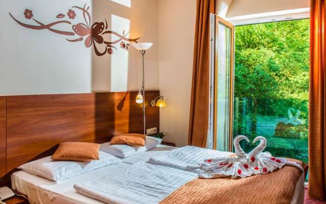Patak Park Hotel