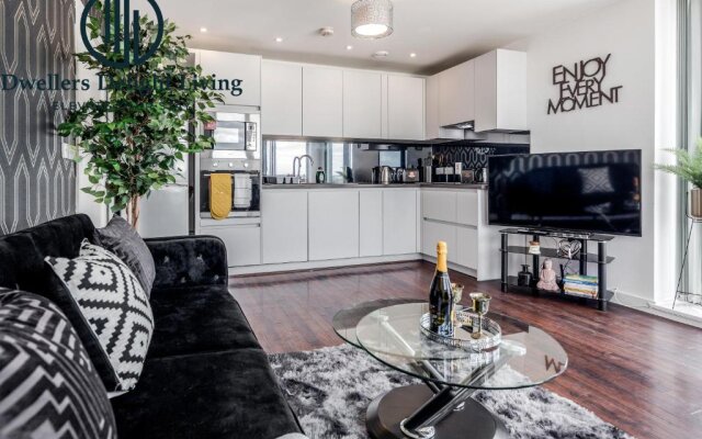Basildon - Dwellers Delight Living Ltd Serviced Accommodation , 2 Bedroom Penthouse Basildon Essex with Free Wifi & secure parking