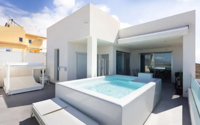 Pool Jacuzzi Home of Tulio