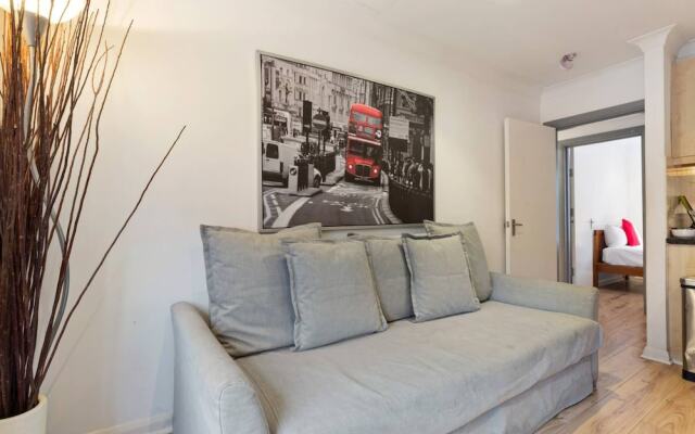 Comfortable 2 Bedroom Flat With Good Transport