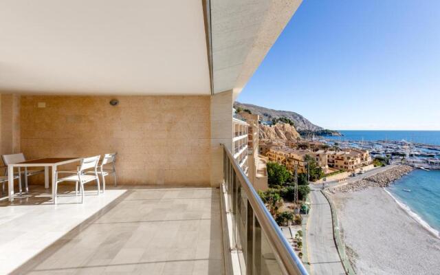 1st Line Daniya APT - Solarium Terrace & Pool