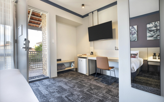 Nightcap at Wanneroo Tavern – Guest Rooms – Perth