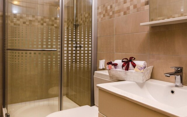Awesome Home in Trogir with WiFi, 3 Bedrooms & Hot Tub