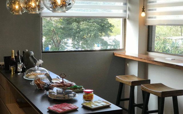 SunMoonLake Loft Inn