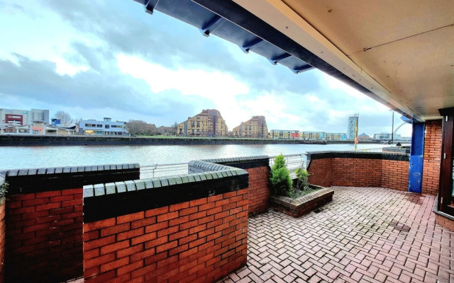 Charming Home Overlooking River Clyde