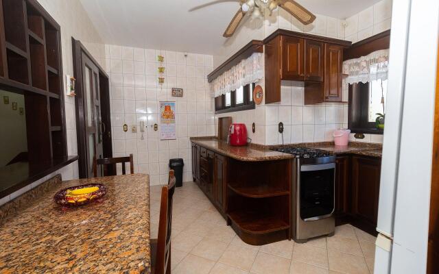 Casa com Piscina e Sinuca em Bombinhas