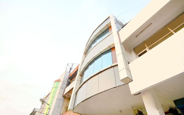Oyo 39569 Hotel Lazeeno