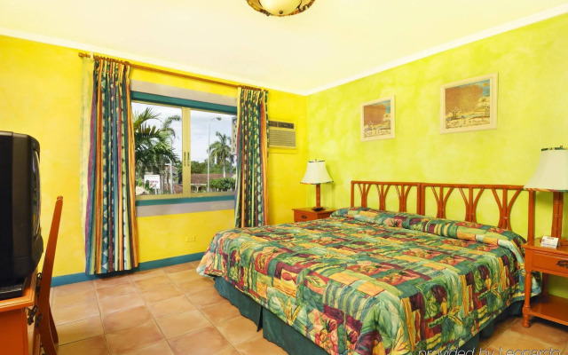 Doctors Cave Beach Hotel