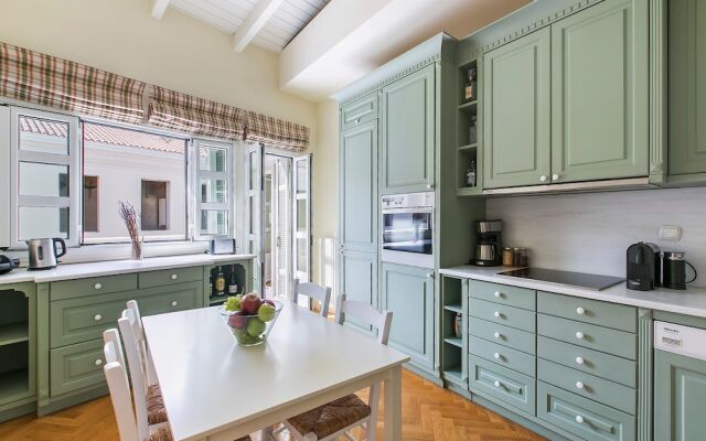 Aerides 3 Luxury Suites