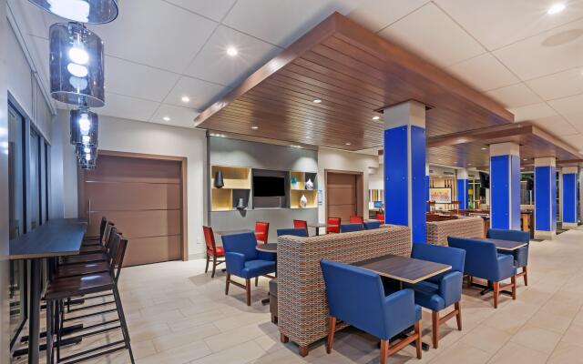 Holiday Inn Express & Suites Chanute by IHG