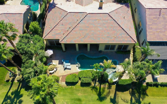 Monroe by AvantStay | Walk to Coachella! Golf Course Getaway | Sleeps 12!