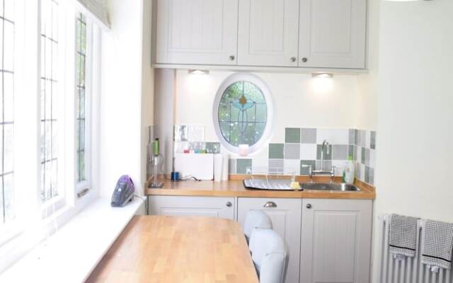 1 Bedroom Apartment near Park in South West London