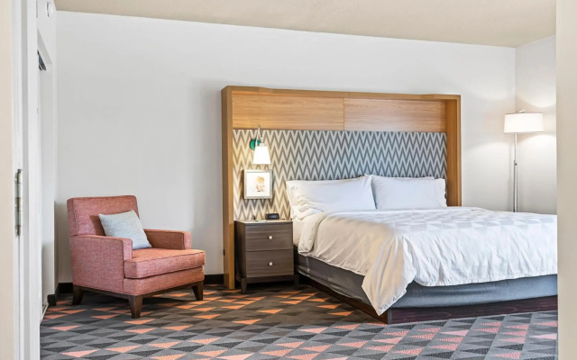 Holiday Inn St. Petersburg West by IHG