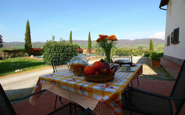 Modern Farmhouse in Pienza With Pool