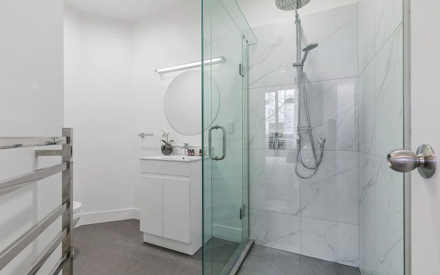 Zodiak Central 2 BR Apt Free Parking Gym