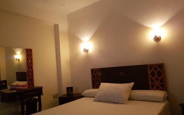 Sahara Pyramids Inn
